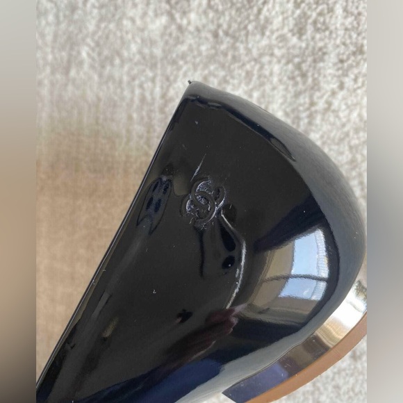 SOLD— 🤩🤩Beautiful Chanel flats 👡100% authentic and in 💖💖pristine condition 😎😎 - Picture 5 of 5